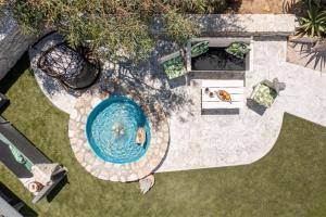 Бассейн в Casa Verde Di Naxos или поблизости