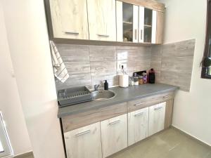 Apartman Ax2 في بار: مطبخ مع حوض وكاونتر +19 صورة