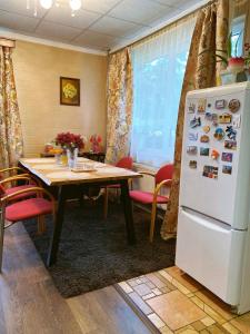 Kuchyň nebo kuchyňský kout v ubytování Guest house ''Stropiki'' with Sauna and hot Tub