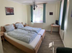Postel nebo postele na pokoji v ubytování Landgasthof - Braukeller - Fattigau + 6 fotografií