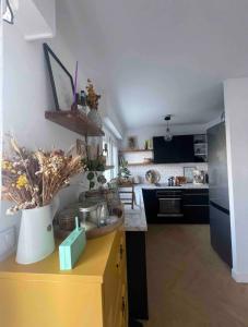 a kitchen with a yellow counter top in a room at Magnifique appartement - Centre ville de Vannes à pied in Vannes