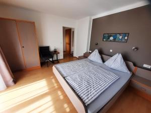 a bedroom with a bed and a room with a chair at Haus Rohr in Weissensee