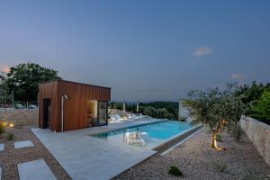 Bazén v ubytovaní Luxusvilla Manatis mit Pool alebo v jeho blízkosti