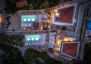 Pohľad z vtáčej perspektívy na ubytovanie Luxusvilla Manatis mit Pool