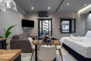 Ένα ή περισσότερα κρεβάτια σε δωμάτιο στο Melina's Urban Luxury Apt in Chania centre