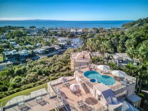 Bazén v ubytování Noosa Crest Resort nebo v jeho okolí