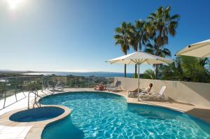 Bazén v ubytování Noosa Crest Resort nebo v jeho okolí
