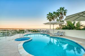 Bazén v ubytování Noosa Crest Resort nebo v jeho okolí