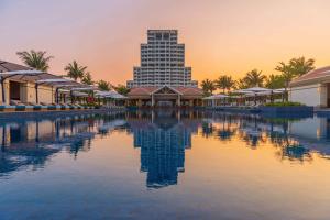 Bazén v ubytování Fusion Resort and Villas Da Nang nebo v jeho okolí