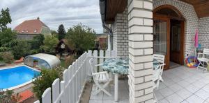 Bazén v ubytovaní Joker Villa Apartmanhaus alebo v jeho blízkosti