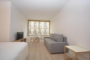 a living room with a couch and a table at Studio Arc de Triomphe in Paris