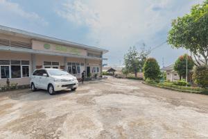 Fotografie z fotogalerie ubytování RedDoorz at House Of Dirga Cisarua Puncak v destinaci Brujul