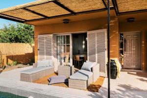 Posezení v ubytování Costa-Aria House