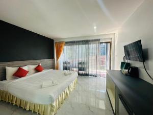 TV a/nebo společenská místnost v ubytování Machorat Aonang Resort at Aonang Beach Krabi