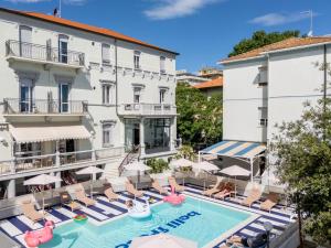 Bazén v ubytování Hotel Belvedere Rimini nebo v jeho okolí