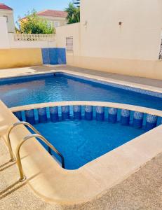 Basen w obiekcie Przytulny Apartament 100m od plaży lub w pobliżu