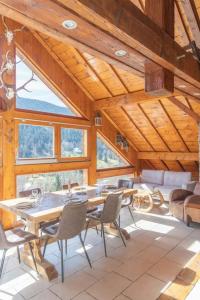 a large dining room with a table and chairs at Le Refuge de Louis, authentique grange rénovée avec sauna in Ventron