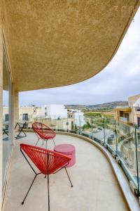 Balkón nebo terasa v ubytování Spacious & Modern 3BR home with Terrace in Mġarr by 360 Estates