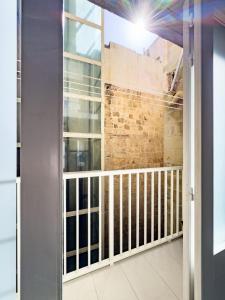 Rõdu või terrass majutusasutuses Unique & Spacious 2BR in Valletta Center by ArcoBnb