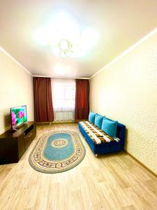 TV a/nebo společenská místnost v ubytování ЖК МАДИНА 2 КОМ. КВАРТИРА