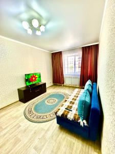 Postel nebo postele na pokoji v ubytování ЖК МАДИНА 2 КОМ. КВАРТИРА