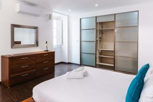 Voodi või voodid majutusasutuse Unique & Spacious 2BR in Valletta Center by ArcoBnb toas
