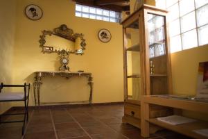 a room with a table and a mirror on the wall at Apartamentos Rurales Arco de Trajano in Alcántara