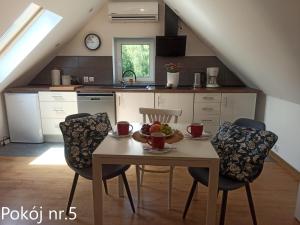 Kuchyňa alebo kuchynka v ubytovaní Apartamenty i Pokoje u Doroty