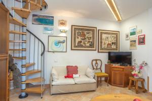 TV a/nebo společenská místnost v ubytování Villa Rosa - Casa delle Bambole