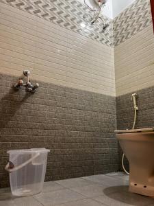 Koupelna v ubytování Payaringal House + 17 fotografií