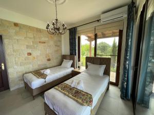 Postel nebo postele na pokoji v ubytování Villa Aurelia + 80 fotografií