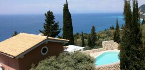 Bazén v ubytovaní Agios Nikitas Nature Villas alebo v jeho blízkosti