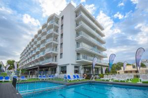 a hotel with a swimming pool in front of a building at Albatros Family in Salou