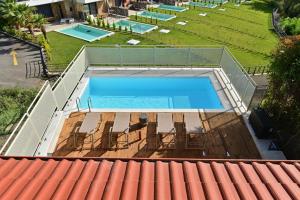 Bazén v ubytování Villa Galini Paliouri nebo v jeho okolí