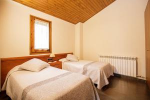 Posteľ alebo postele v izbe v ubytovaní Apartamentos Cal Rum