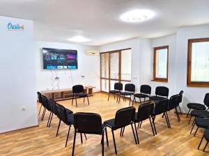 Zona de afaceri și/sau sala de conferințe de la Oasis Beach Apartments Kamchia +167 fotografii