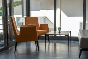 Posezení v ubytování Doqu Suites Hotel