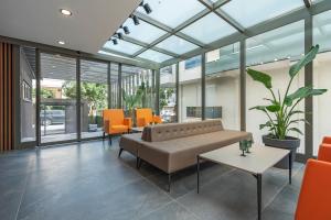 Posezení v ubytování Doqu Suites Hotel