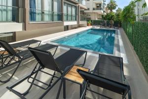 Bazén v ubytování Doqu Suites Hotel nebo v jeho okolí