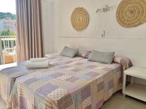 Postel nebo postele na pokoji v ubytování Hotel LLITERAS
