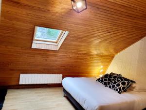 Postel nebo postele na pokoji v ubytování appartement le cocon doré + 2 fotografie