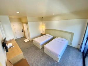 Postel nebo postele na pokoji v ubytování Goldenland Hotel Chiangrai