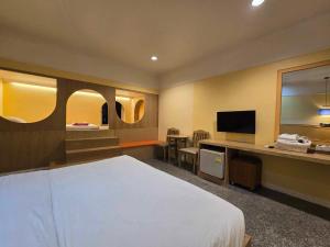 TV a/nebo společenská místnost v ubytování Goldenland Hotel Chiangrai + 5 fotografií