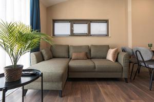 Posezení v ubytování Doqu Suites Hotel
