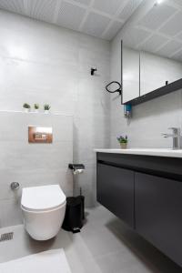 Koupelna v ubytování Doqu Suites Hotel
