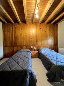 Ένα ή περισσότερα κρεβάτια σε δωμάτιο στο La Vall Apartaments La Plaça +6 φωτογραφίες