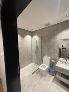 a bathroom with a shower and a toilet and a sink at شقق درر رامه للشقق المخدومة 2 in Riyadh