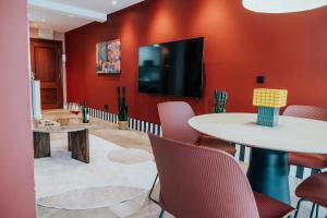 Телевизор и/или развлекательный центр в Suite85, Exclusivo Apartamento de diseño en la Playa