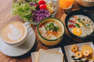 a table topped with bowls of food and a cup of coffee at Masora Doichang in Ban Huai Khai