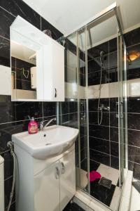 Un baño de Elvis Apartments